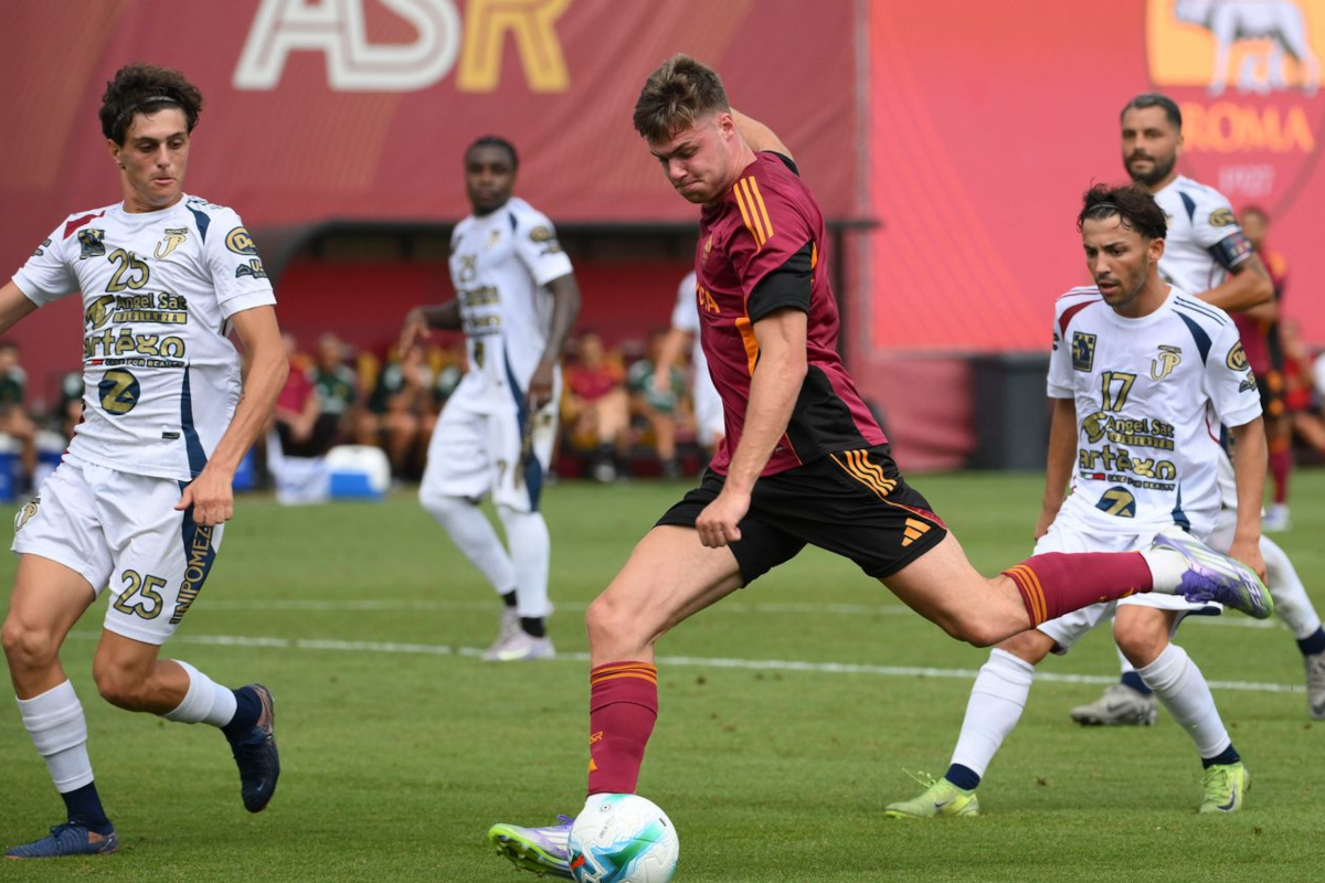 Impressive Ferguson scores 4 on Roma debut, El Aynaoui also on target