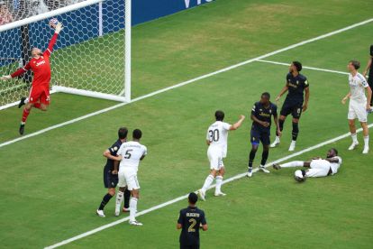 MIAMI GARDENS, FLORIDA - JULY 01: Gonzalo Garcia #30 of Real Madrid C.F. scores his team's first goal past Michele Di Gregorio #29 of Juventus FC during the FIFA Club World Cup 2025 round of 16 match between Real Madrid CF and Juventus FC at Hard Rock Stadium on July 01, 2025 in Miami Gardens, Florida. (Photo by Kevin C. Cox/Getty Images)