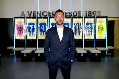 Official: Farioli appointed head coach of FC Porto.