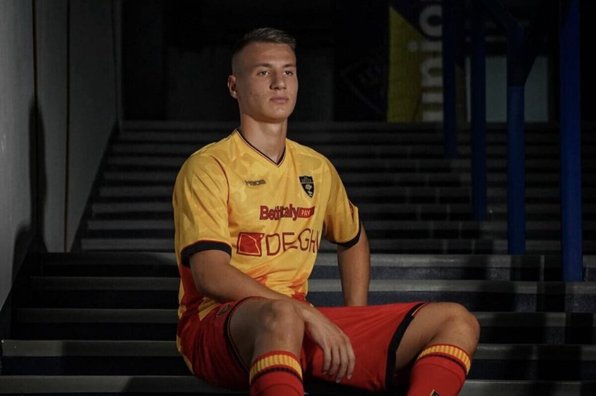 Official: Francesco Camarda joins Lecce on loan with an option to buy, and with a buy-back clause in favour of AC Milan.