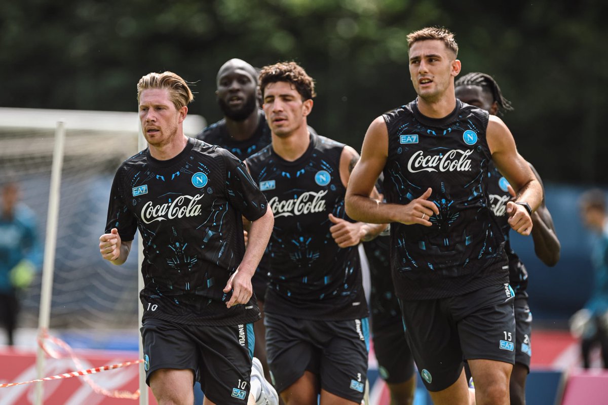 De Bruyne explains difference between Guardiola and Conte and aims for 25th trophy