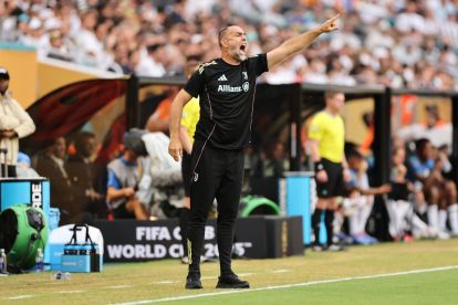 MIAMI GARDENS, FLORIDA - JULY 01: Igor Tudor, Head Coach of Juventus FC, gives the team instructions during the FIFA Club World Cup 2025 round of 16 match between Real Madrid CF and Juventus FC at Hard Rock Stadium on July 01, 2025 in Miami Gardens, Florida. (Photo by Michael Reaves/Getty Images)