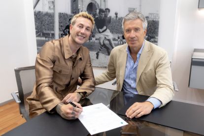 Official: Bernardeschi joins Bologna.