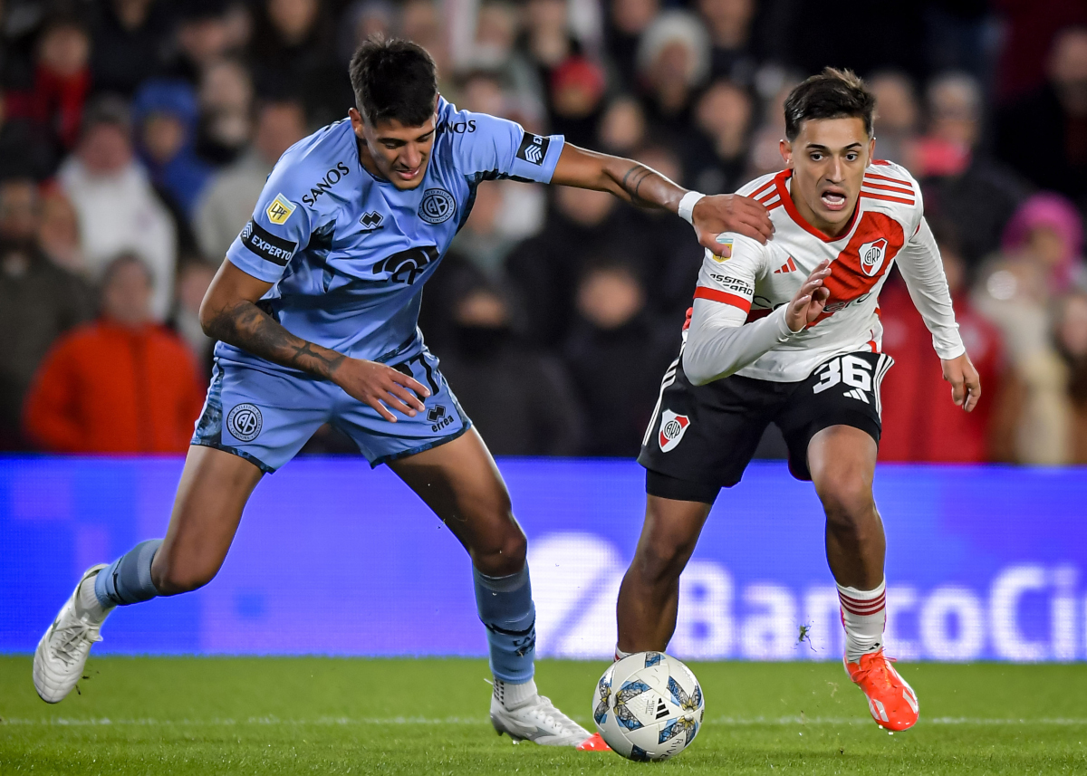 BUENOS AIRES, ARGENTINA - MAY 18: Pablo Solari of River Plate competes for the ball with Mariano Troilo of Belgrano during a match between River Plate and Belgrano as part of Liga Profesional 2024 at Estadio Mas Monumental Antonio Vespucio Liberti on May 18, 2024 in Buenos Aires, Argentina. (Photo by Marcelo Endelli/Getty Images)