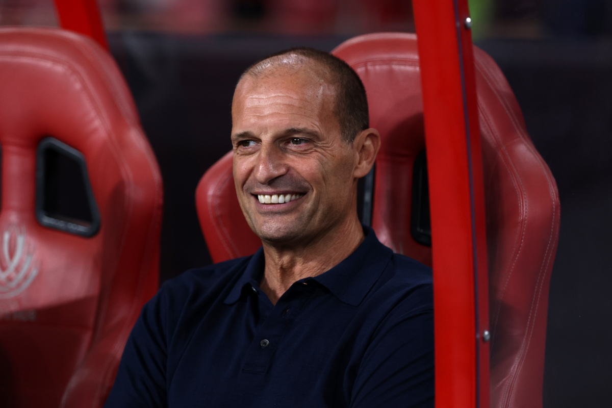 SINGAPORE, SINGAPORE - July 23: AC Milan head coach Massimiliano Allegri watches before a preseason friendly match between Arsenal FC and AC Milan at National Stadium on July 23, 2025 in Singapore. (Photo: Yong Teck Lim/Getty Images)