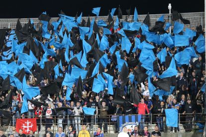 LIVORNO, ITALY - OCTOBER 26: Fans of Pisa SC during the Serie B match between AS Livorno and Pisa SC at Stadio Armando Picchi on October 26, 2019 in Livorno, Italy. (Photo by Gabriele Maltinti/Getty Images)