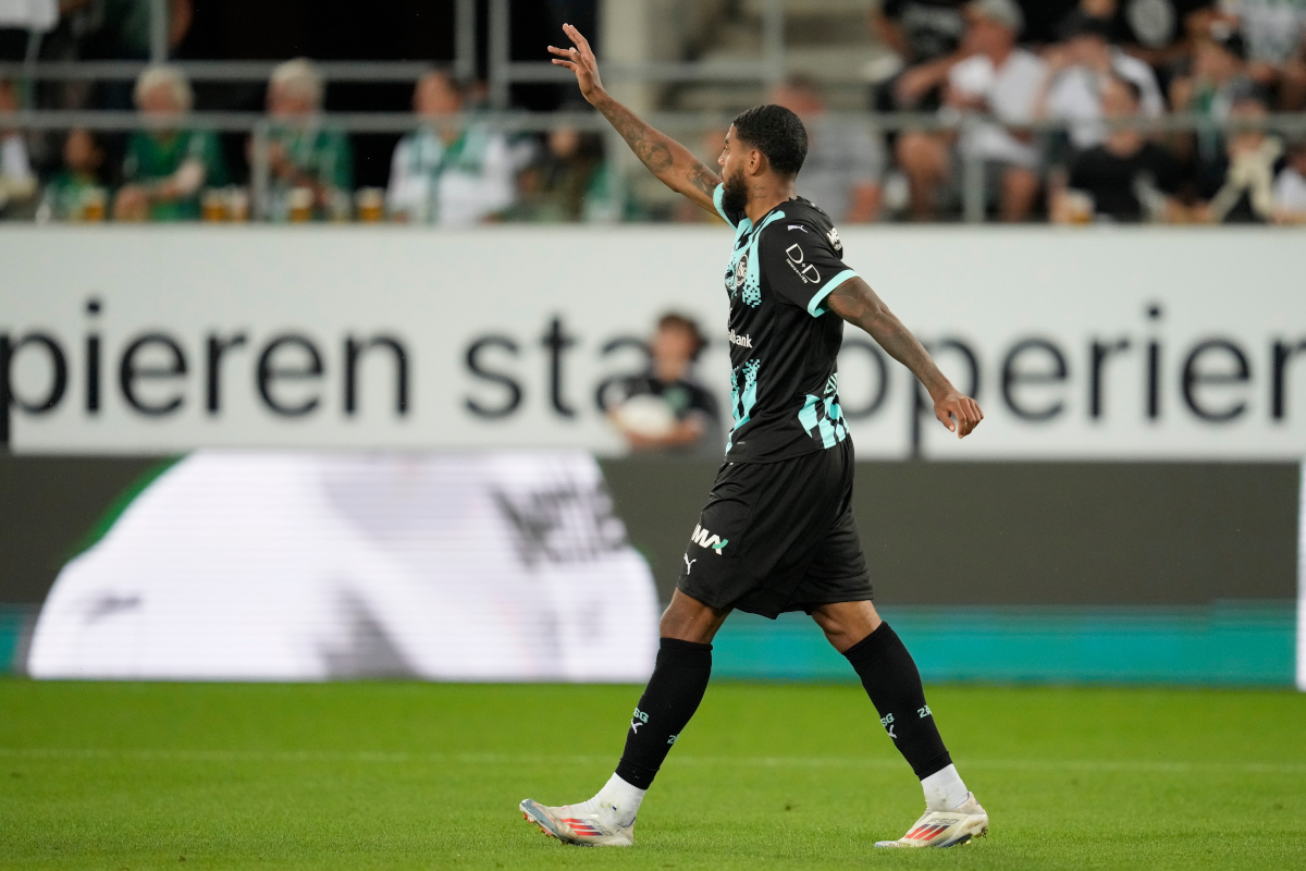 SAINT-GALL, SUISSE - 7 AOÛT : Willem Geubbels, joueur de Saint-Gall, réagit après une occasion manquée lors du match aller du troisième tour de qualification de l'UEFA Conference League entre Saint-Gall 1879 et le WKS Slask Wroclaw, le 7 août 2024 à Saint-Gall, en Suisse. (Photo de Carsten Harz/Getty Images)