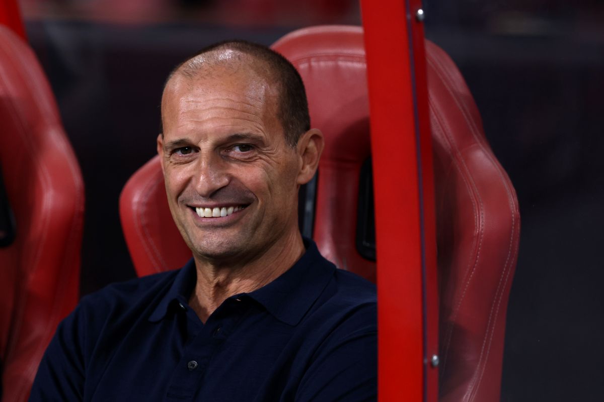 SINGAPORE, SINGAPORE - JULY 23: Massimiliano Allegri, Head Coach of AC Milan looks on prior to the Pre-Season Friendly match between Arsenal FC and AC Milan at National Stadium on July 23, 2025 in Singapore. (Photo by Yong Teck Lim/Getty Images)