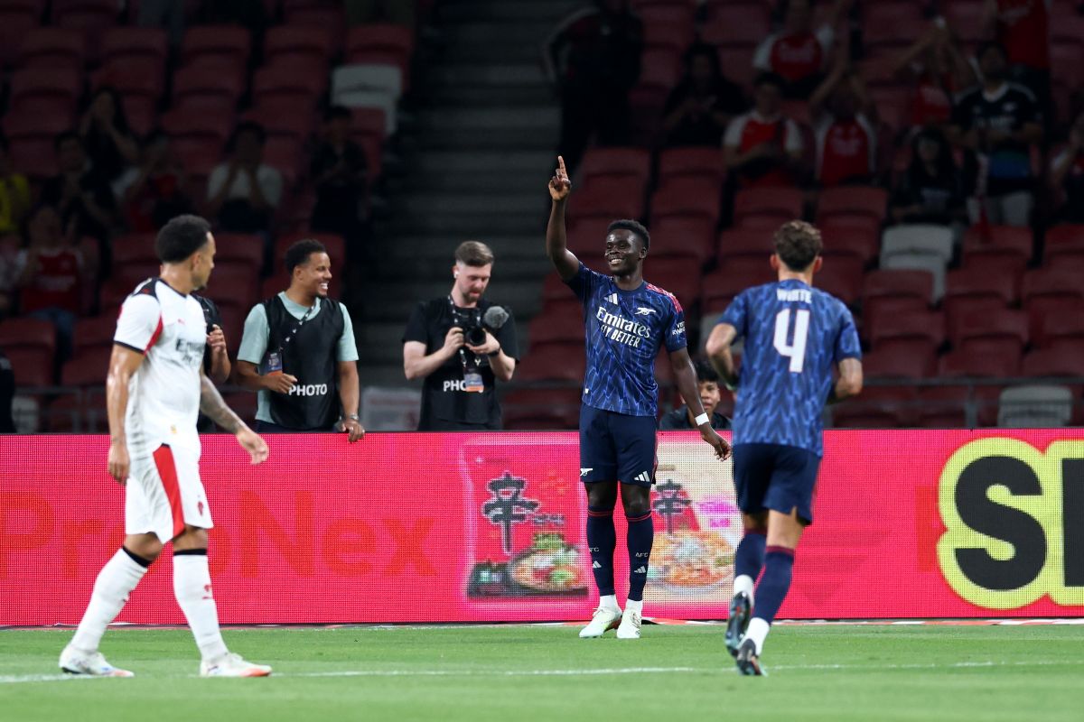 SINGAPORE, SINGAPORE - JULY 23: Bukayo Saka of Arsenal celebrates after scoring the team's first goal during the Pre-Season Friendly match between Arsenal FC and AC Milan at National Stadium on July 23, 2025 in Singapore. (Photo by Yong Teck Lim/Getty Images)