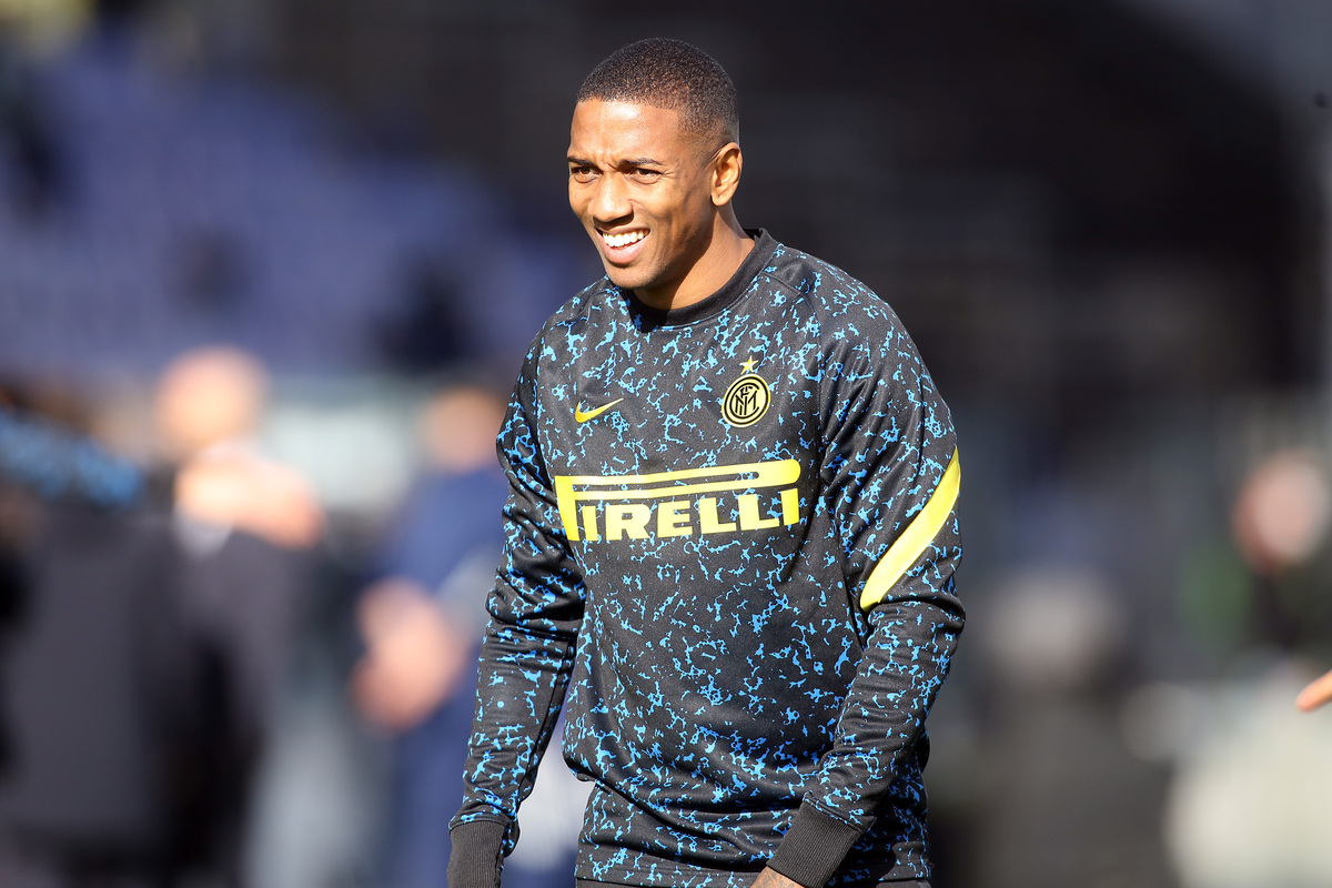 Cagliari, Italia - 13 de diciembre: Ashley Young de Inter en acción durante el partido de la Serie A entre Cagliari Calcio y el FC Internalionale en Sardegna Arena el 13 de diciembre de 2020 en Cagliari, Italia. (Foto de Enrico Locci/Getty Images)