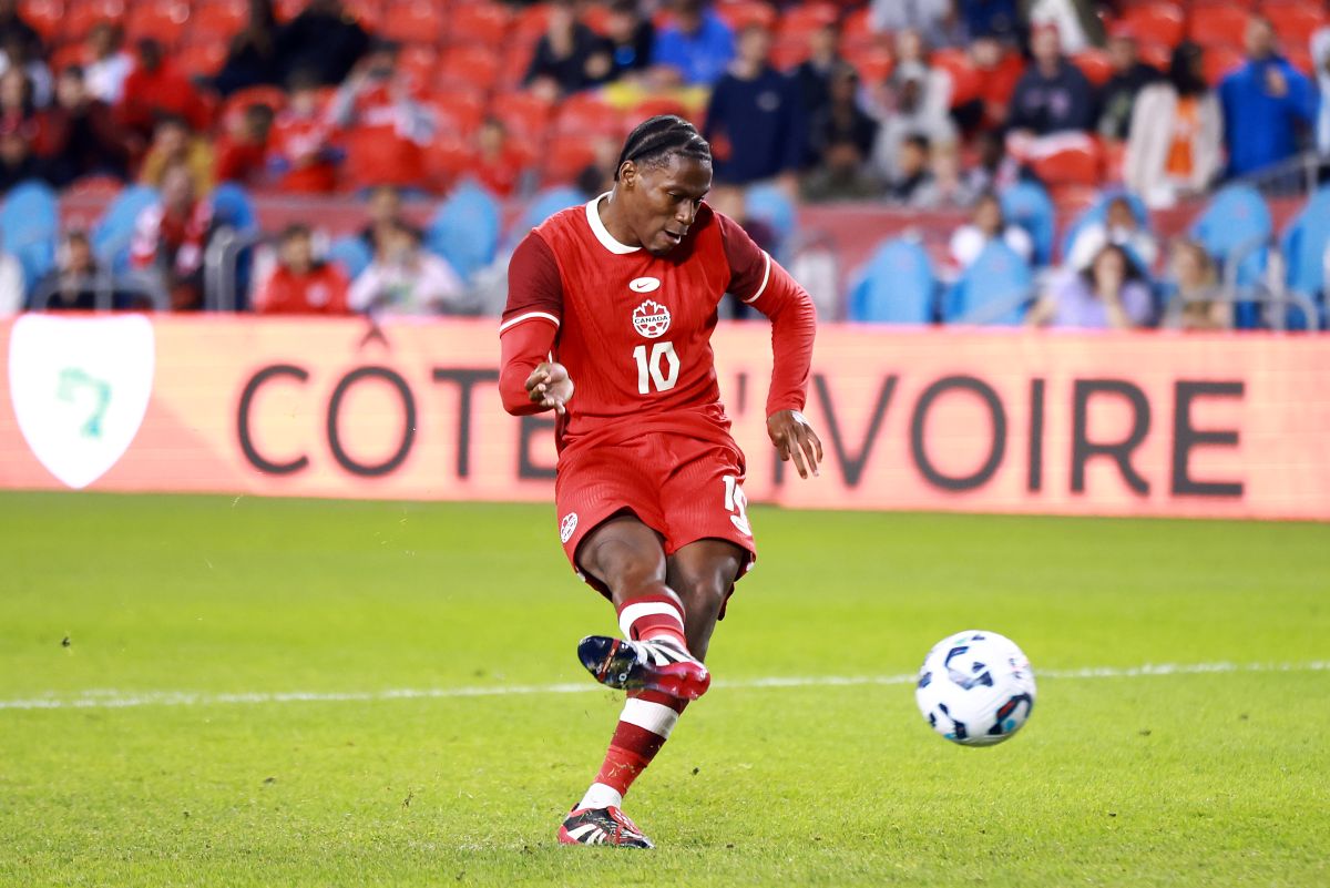 Toronto, le 10 juin: Jonathan David # 10 du Canada stimule une fusillade de pénalité lors d'un amical international contre la Côte d'Ivoire au BMO Field le 10 juin 2025 à Toronto, Ontario, Canada. (Photo de Vaughn Ridley / Getty Images)