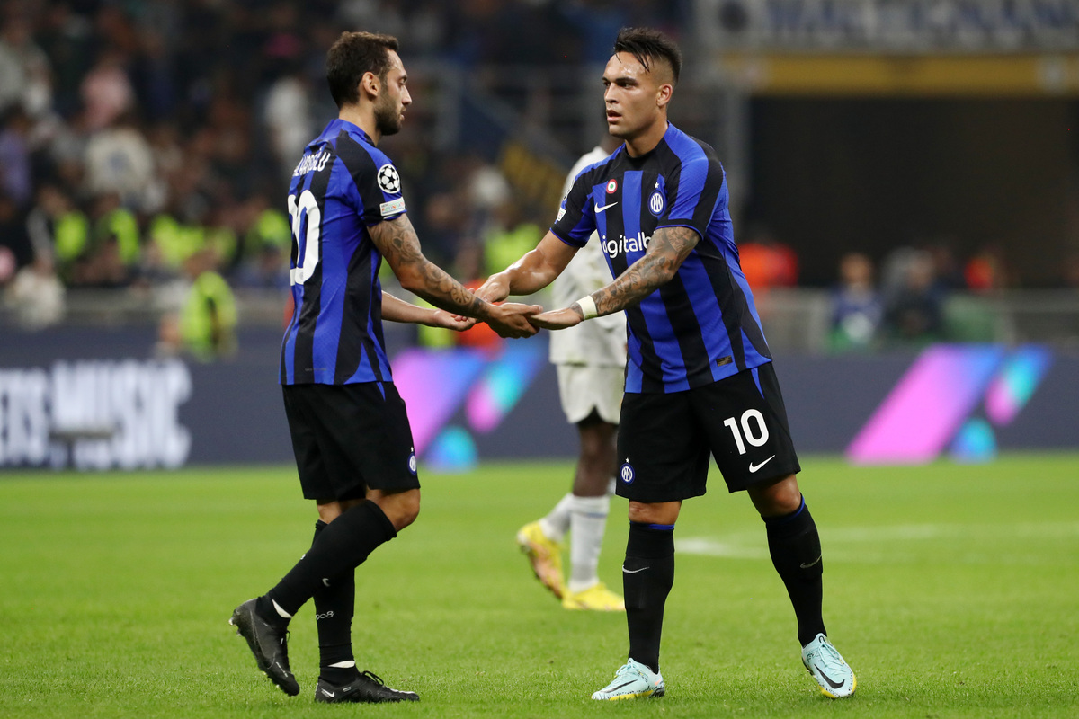 MILAN, ITALY - OCTOBER 04: Hakan Calhanoglu celebrates with Lautaro Martinez of FC Internazionale after scoring their team's first goal during the UEFA Champions League group C match between FC Internazionale and FC Barcelona at San Siro Stadium on October 04, 2022 in Milan, Italy. (Photo by Marco Luzzani/Getty Images)