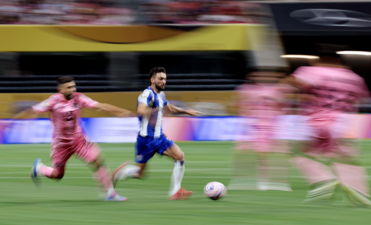 ATLANTA, GEORGIA - JUNE 19: Joao Mario #23 of FC Porto runs with the ball under pressure from Jordi Alba #18 of Inter Miami CF during the FIFA Club World Cup 2025 group A match between Internacional CF Miami and FC Porto at Mercedes-Benz Stadium on June 19, 2025 in Atlanta, Georgia. (Photo by Kevin C. Cox/Getty Images)