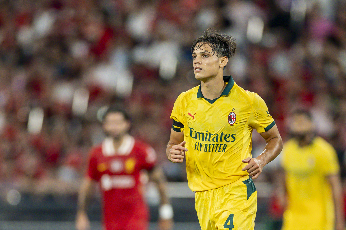 HONG KONG, CHINA - JULY 26: Samuele Ricci of AC Milan looks on during the Liverpool FC v AC Milan Pre-Season Friendly match at Kai Tak Stadium on July 26, 2025 in Hong Kong, China. (Photo by Yu Chun Christopher Wong/Eurasia Sport Images/Getty Images)