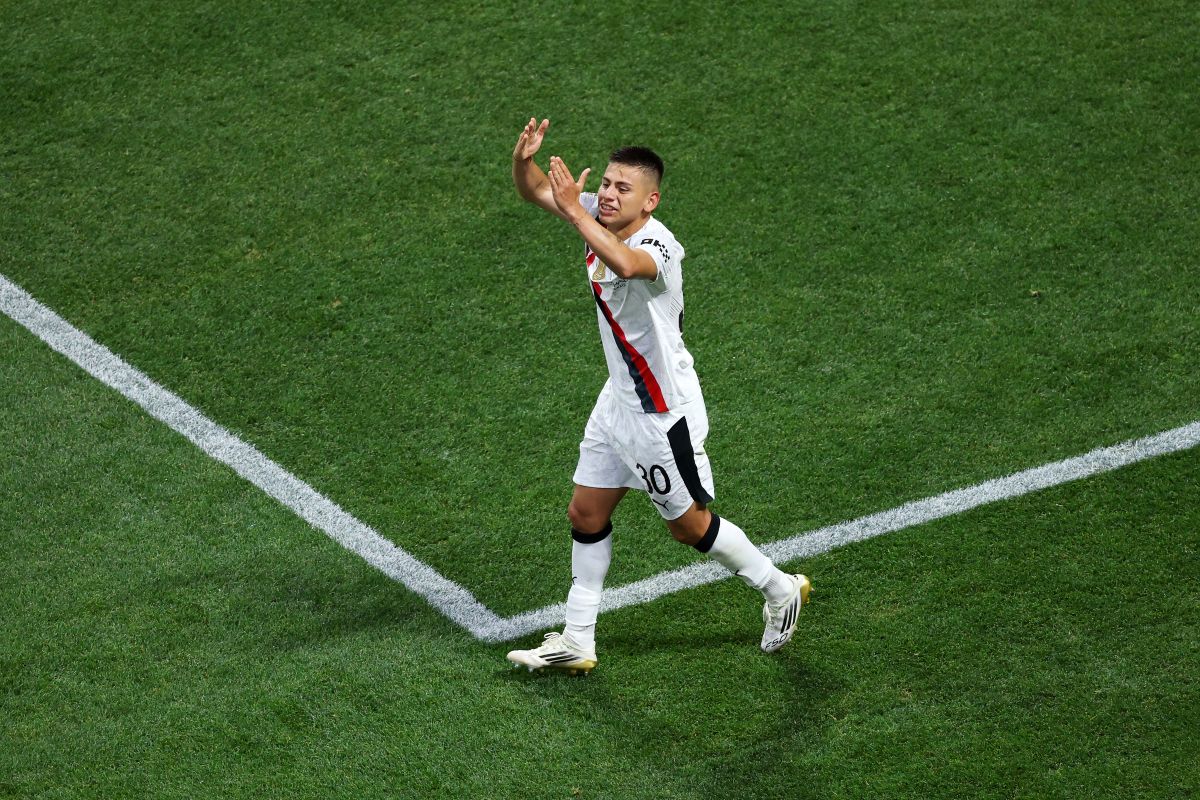 ATLANTA, GEORGIA - JUNE 22: Claudio Echeverri #30 of Manchester City celebrates scoring his team's second goal during the FIFA Club World Cup 2025 group G match between Manchester City FC and Al Ain FC at Mercedes-Benz Stadium on June 22, 2025 in Atlanta, Georgia. (Photo by Kevin C. Cox/Getty Images)