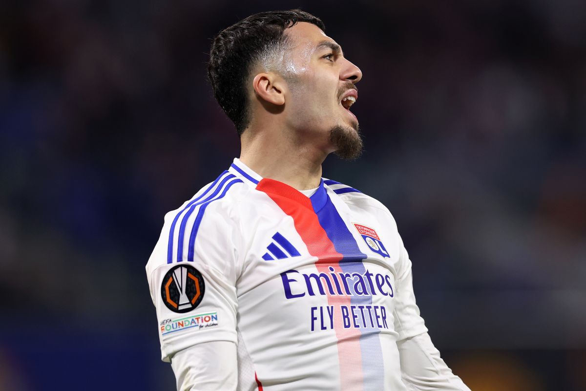 DECINES-CHARPIEU, FRANKRIJK - 10 APRIL: Georges Mikautadze van Olympique Lyonnais tijdens de eerste wedstrijd van de kwartfinale van de UEFA Europa League 2024/25 tussen Olympique Lyonnais en Manchester United in het OL Stadium op 10 april 2025 in Decines-Charpieu, Frankrijk. (Foto door Michael Steele/Getty Images)