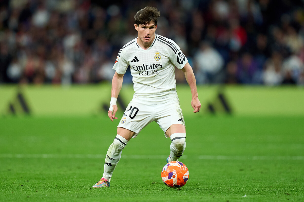 MADRID, SPAIN - MAY 14: Fran Garcia of Real Madrid in action during the LaLiga match between Real Madrid CF and RCD Mallorca at Estadio Santiago Bernabeu on May 14, 2025 in Madrid, Spain. (Photo by Angel Martinez/Getty Images)