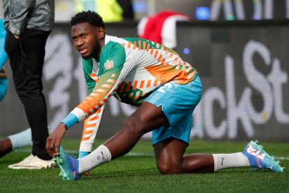 UDINE, ITALY - FEBRUARY 01: Fali Candé of Venezia warms up before the Serie A match between Udinese and Venezia at Stadio Friuli on February 01, 2025 in Udine, Italy. (Photo by Timothy Rogers/Getty Images) (Hellas Verona links)