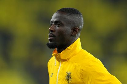 VILLARREAL, SPAIN - FEBRUARY 15: Eric Bailly of Villarreal CF looks on in warm ups prior to the LaLiga match between Villarreal CF and Valencia CF at Estadio de la Ceramica on February 15, 2025 in Villarreal, Spain. (Photo by Aitor Alcalde/Getty Images)