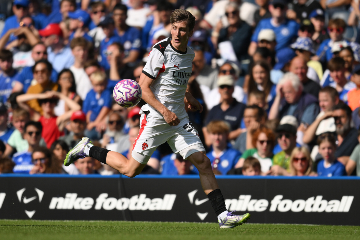 LONDON, ENGLAND - AUGUST 10: Alexis Saelemaekers of AC Milan during the pre-season friendly match between Chelsea and AC Milan at Stamford Bridge on August 10, 2025 in London, England. (Photo by Alex Broadway/Getty Images)