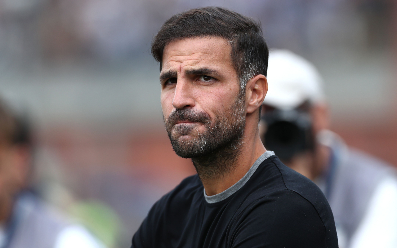 COMO, Itália - 24 DE AGOSTO: O técnico do Como 1907, Cesc Fabregas, observa durante a partida da Série A entre Como 1907 e SS Lazio no Estádio Giuseppe Sinigaglia em 24 de agosto de 2025 em Como, Itália. (Foto de Marco Lujani/Getty Images)
