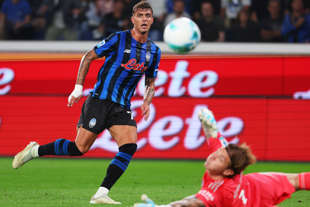 BERGAMO, ITALY - AUGUST 24: Adrian Semper of Pisa SC makes a save from Daniel Maldini of Atalanta BC during the Serie A match between Atalanta BC and Pisa SC at Gewiss Stadium on August 24, 2025 in Bergamo, Italy. (Photo by Francesco Scaccianoce/Getty Images)