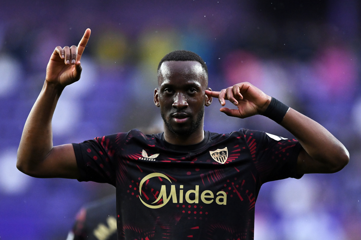 VALLADOLID, SPAIN - FEBRUARY 16: Dodi Lukebakio of Sevilla FC celebrates scoring his team's fourth goal during the LaLiga match between Real Valladolid CF and Sevilla FC at Jose Zorrilla on February 16, 2025 in Valladolid, Spain. (Photo by Denis Doyle/Getty Images)