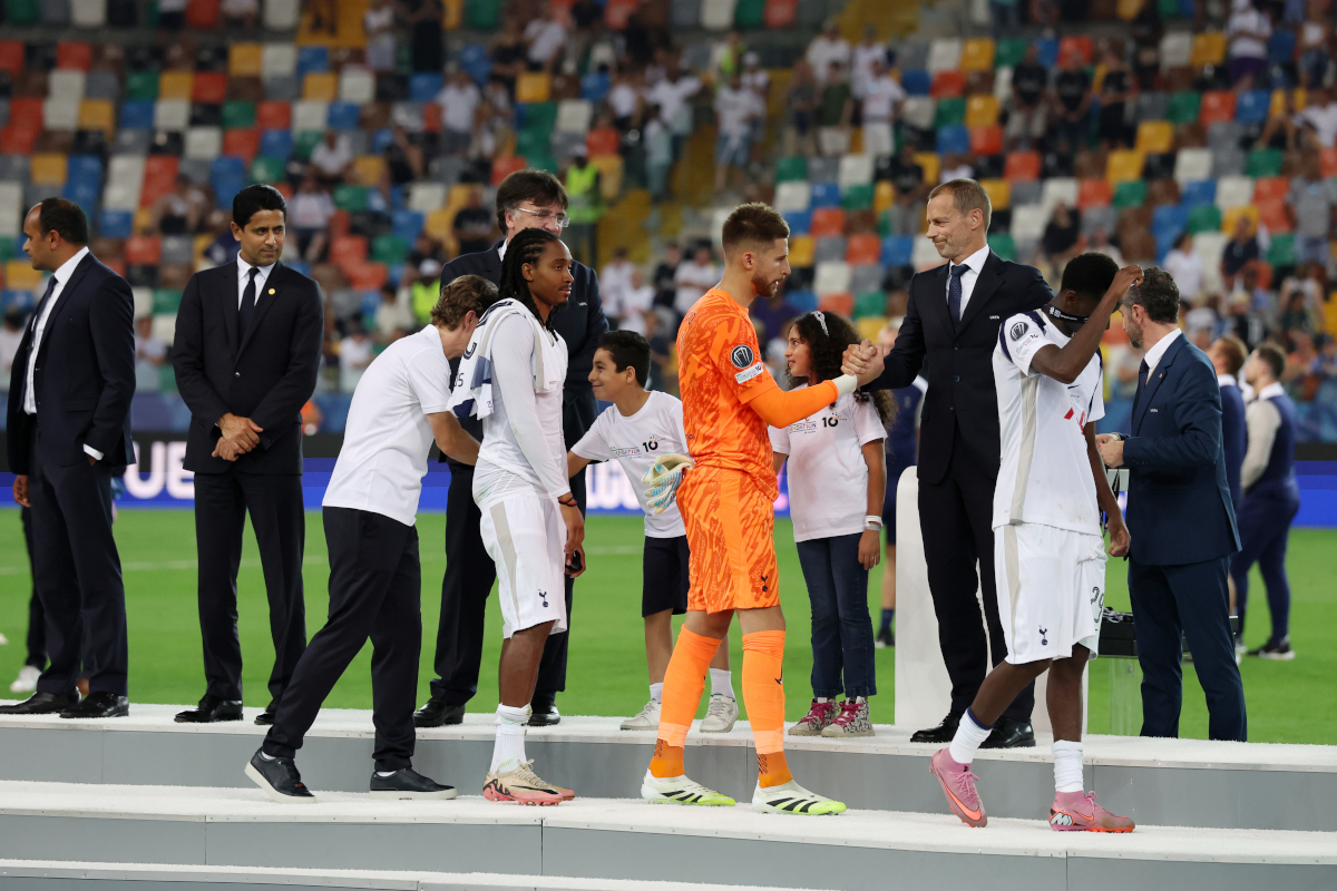 'Tottenham followed Frank's ideas to the letter' in Super Cup defeat to PSG UDINE, ITALY - AUGUST 13: Guglielmo Vicario of Tottenham Hotspur shakes hands with Aleksander Ceferin, President of UEFA, following the UEFA Super Cup 2025 match between Paris Saint-Germain and Tottenham Hotspur at Stadio Friuli on August 13, 2025 in Udine, Italy. (Photo by Claudio Villa/Getty Images)
