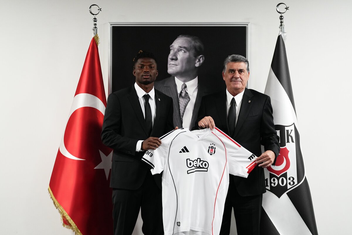 Official announcement: El Bilal Toure joins Besiktas.