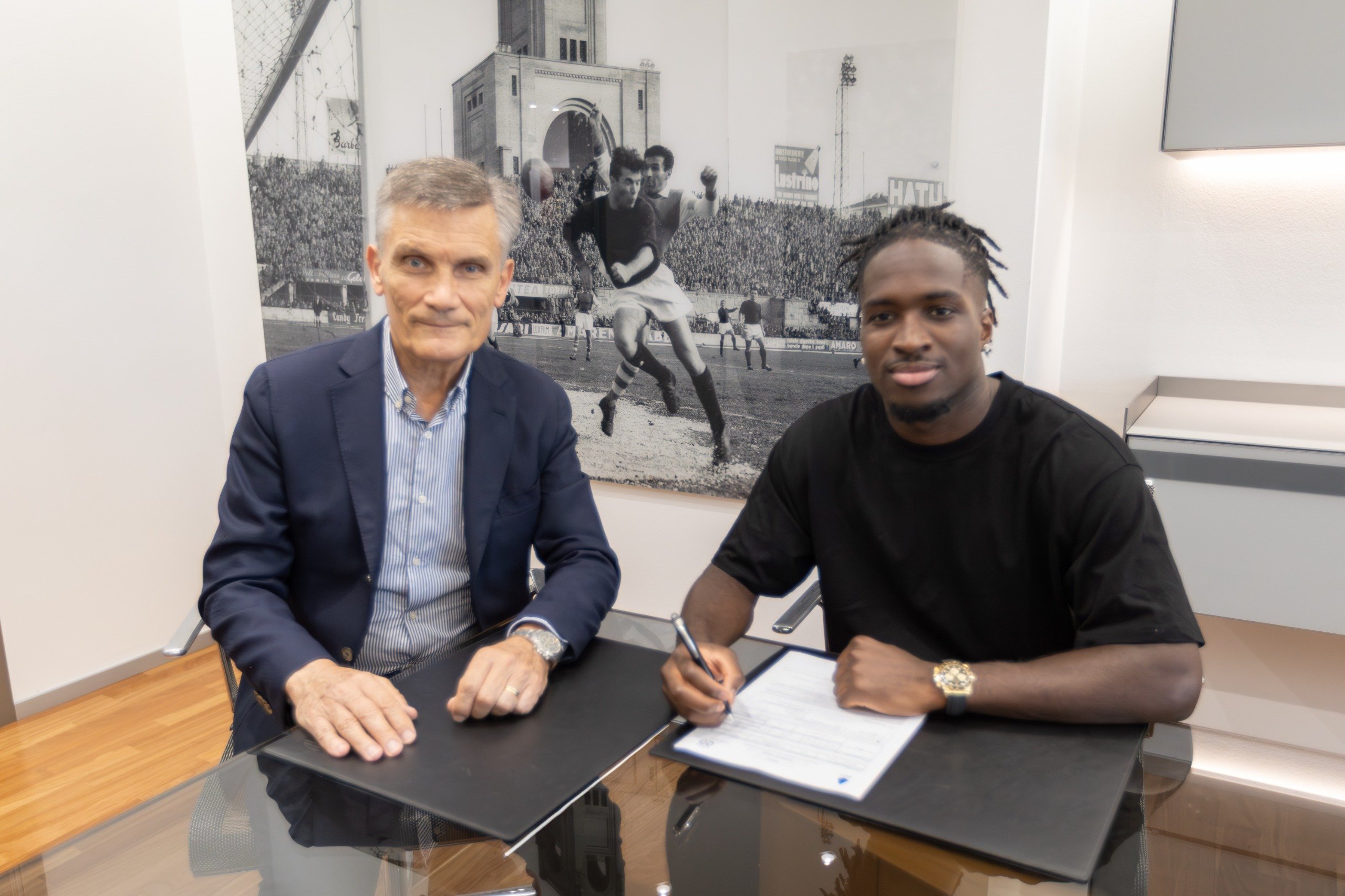 Jonathan Rowe signs for Bologna (www.bolognafc.it).