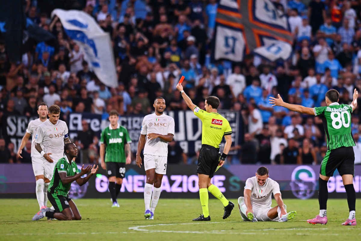SASSUOLO, ITALY - AUGUST 23: Ismael Kone of Sassuolo is shown a red card by referee during the Serie A match between US Sassuolo Calcio and SSC Napoli at Mapei Stadium Citta del Tricolore on August 23, 2025 in Sassuolo, Italy. (Photo by Alessandro Sabattini/Getty Images)