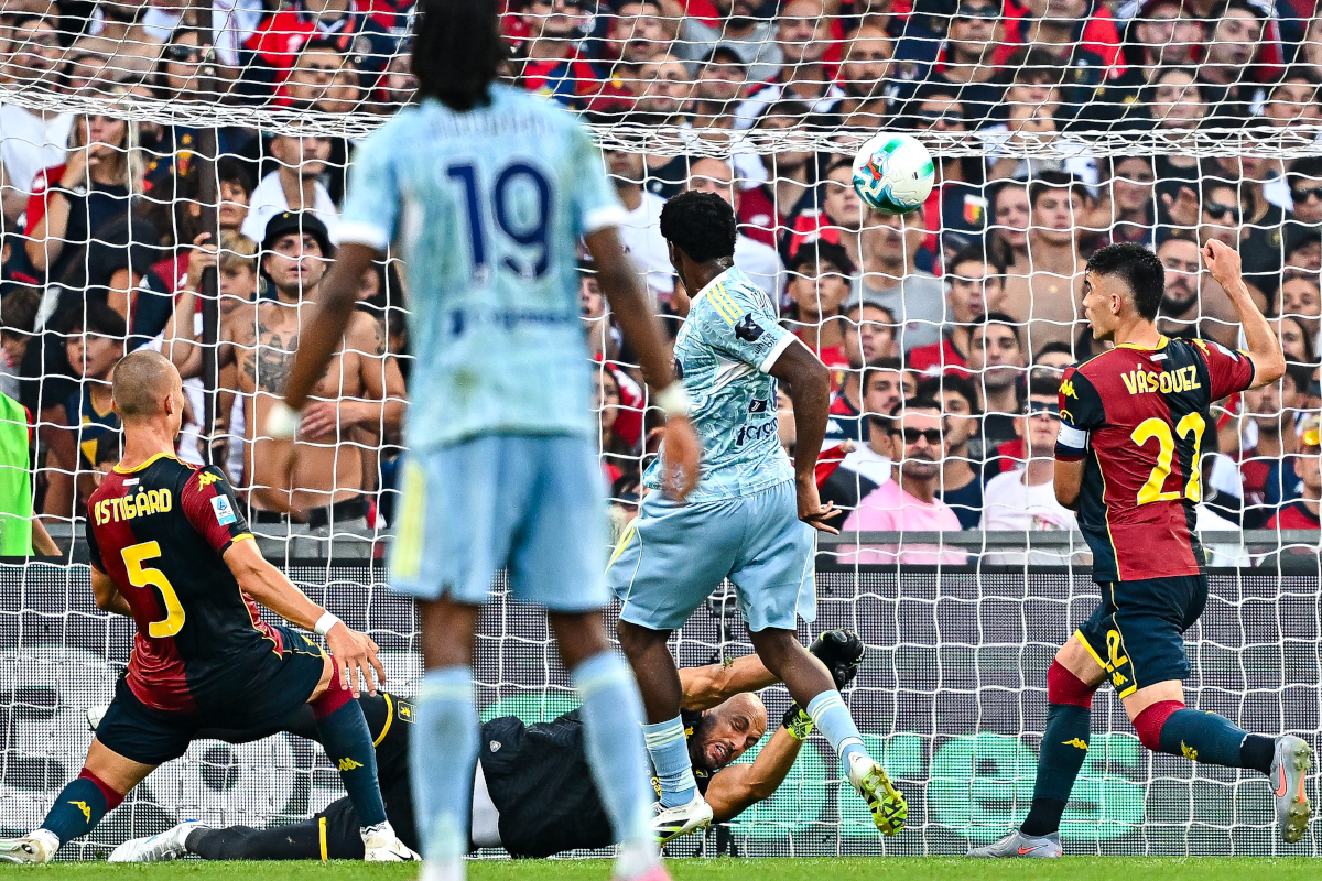 GENOA, ITALY - AUGUST 31: Jonathan David of Juventus (2nd from right) misses a chance during the Serie A match between Genoa CFC and Juventus FC at Luigi Ferraris Stadium on August 31, 2025 in Genoa, Italy. (Photo by Simone Arveda/Getty Images)
