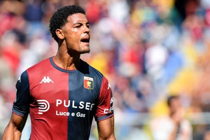 GENOA, ITALIA - 15 SEPTEMBER: Koni De Winter dari Genoa melakukan selebrasi setelah mencetak gol pada pertandingan Serie A antara Genoa CFC dan AS Roma di Stadio Luigi Ferraris pada 15 September 2024 di Genoa, Italia. (Foto oleh Getty Images/Getty Images)