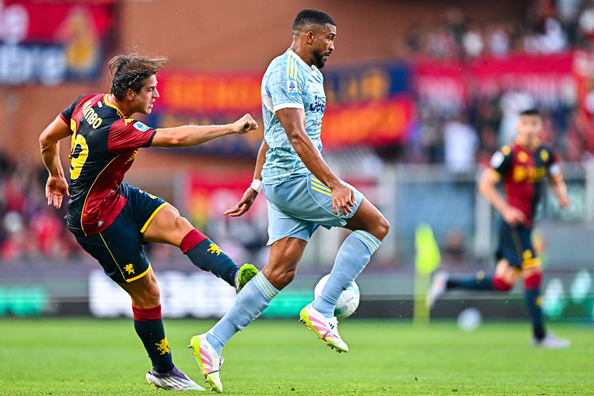 GENOA, ITALY - AUGUST 31: Lorenzo Colombo of Genoa (left) and Gleison Bremer of Juventus vie for the ball during the Serie A match between Genoa CFC and Juventus FC at Luigi Ferraris Stadium on August 31, 2025 in Genoa, Italy. (Photo by Simone Arveda/Getty Images)