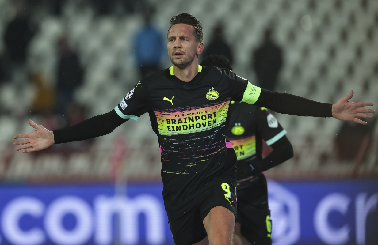 BELGRADE, SERBIA - JANUARY 21: Luuk De Jong of PSV Eindhoven celebrates after scoring his first goal during the UEFA Champions League 2024/25 League Phase MD7 match between FK Crvena Zvezda and PSV Eindhoven at Stadium Rajko Mitic on January 21, 2025 in Belgrade, Serbia. (Photo by Srdjan Stevanovic/Getty Images)