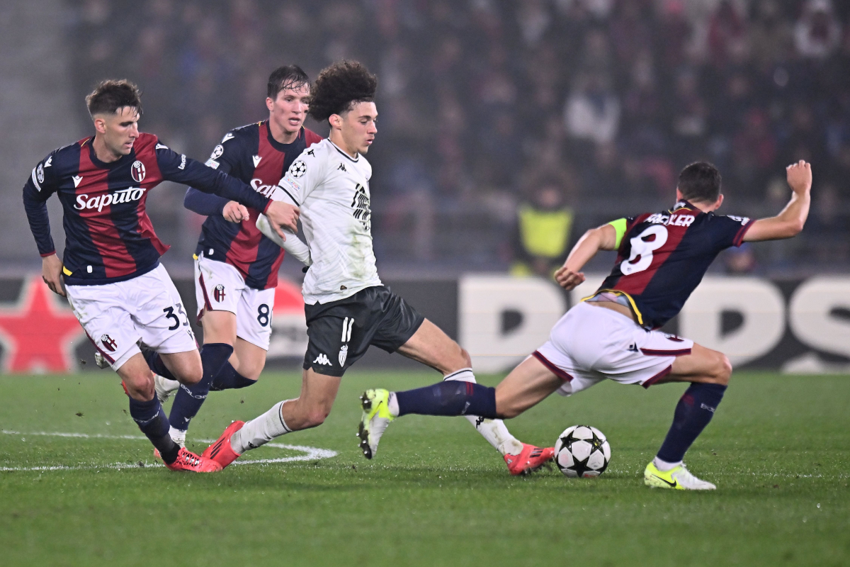 BOLOGNA, ITALY - NOVEMBER 05: Maghnes Akliouche of AS Monaco competes for the ball with (L-R) Juan Miranda and Remo Freuler of Bologna during the UEFA Champions League 2024/25 League Phase MD4 match between Bologna FC 1909 and AS Monaco at Stadio Renato Dall'Ara on November 05, 2024 in Bologna, Italy. (Photo by Alessandro Sabattini/Getty Images)