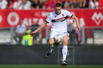 MONZA, ITALY - SEPTEMBER 22: Michel Aebischer of Bologna FC shoots the ball during the Serie A match between Monza and Bologna at U-Power Stadium on September 22, 2024 in Monza, Italy. (Photo by Francesco Scaccianoce/Getty Images)