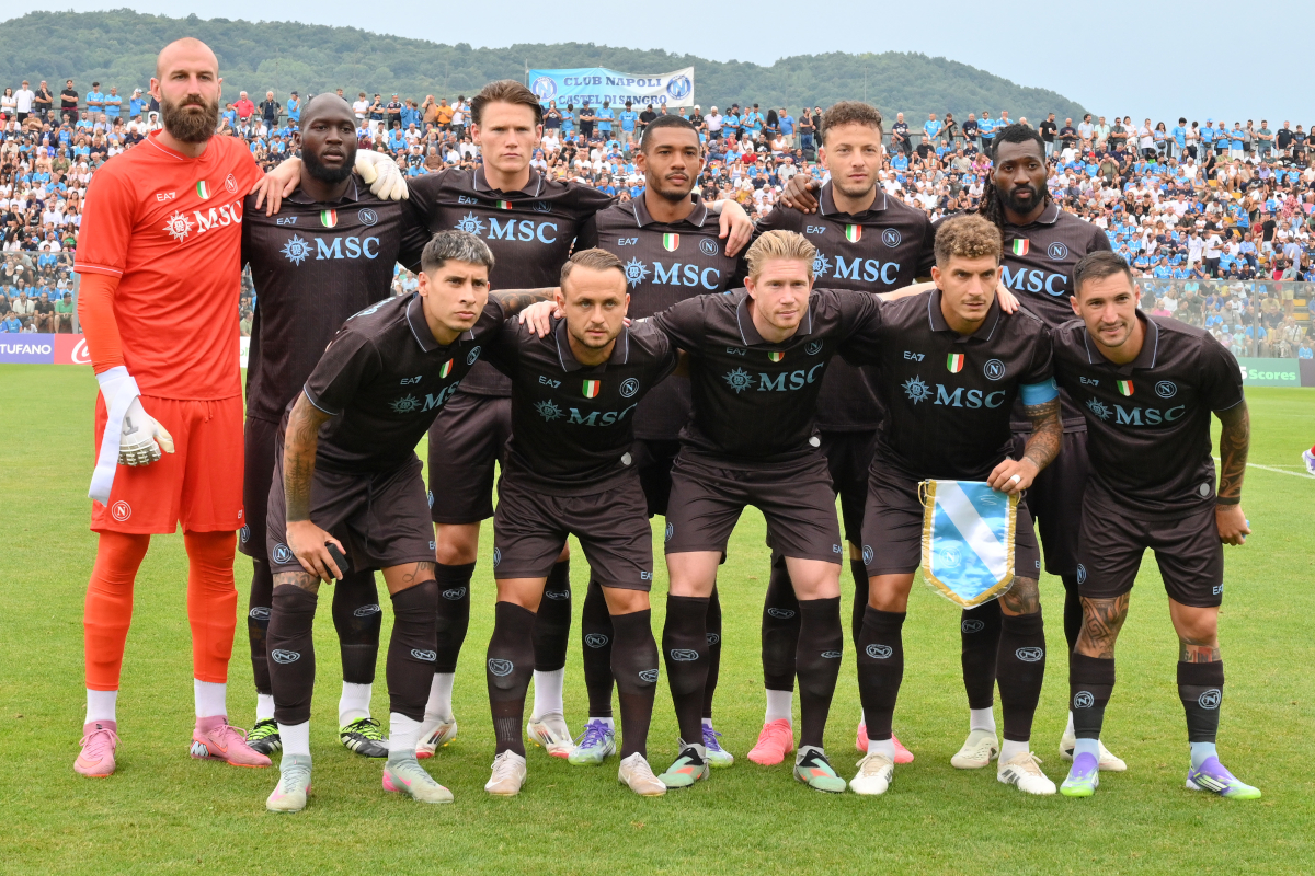 CASTEL DI SANGRO, ITALY - AUGUST 14: Napoli team group before the pre-season friendly match between Napoli and Olympiacos at Stadio Teofilo Patini on August 14, 2025 in Castel di Sangro, Italy. (Photo by Giuseppe Bellini/Getty Images)