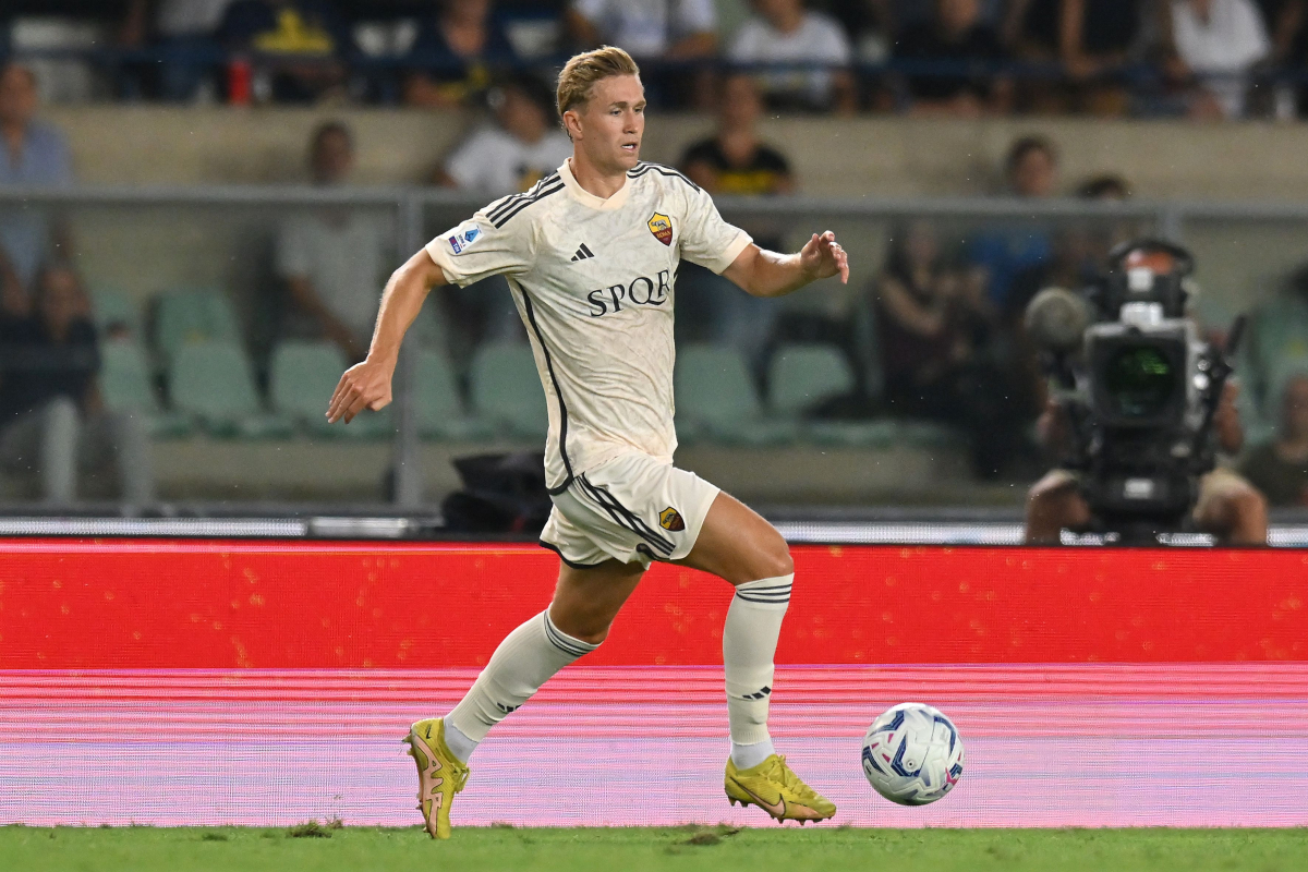 VERONA, ITALY - AUGUST 27: Ola Solbakken of AS Roma in action during the Serie A TIM match between Hellas Verona FC and AS Roma at Stadio Marcantonio Bentegodi on August 27, 2023 in Verona, Italy. (Photo by Alessandro Sabattini/Getty Images)