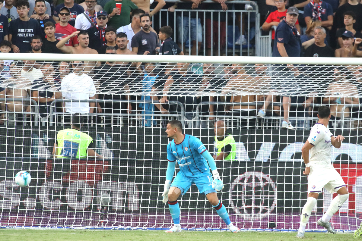 CAGLIARI, ITALY - AUGUST 24: Rolando Mandragora of Fiorentina scores his gola 0-1 during the Serie A match between Cagliari Calcio and ACF Fiorentina at Stadio Sant'Elia on August 24, 2025 in Cagliari, Italy. (Photo by Enrico Locci/Getty Images)