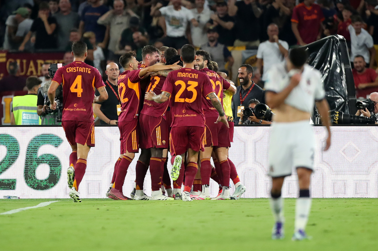 Rome, Italy - August 23: Rome's Wesley Franca (hidden) celebrates scoring his first goal with his teammates in the Serie A match of Rome and Bologna FC 1909 at the Stadio Olimpico in Rome, Italy on August 23, 2025. (Photo: Paolo Bruno/Getty Images)