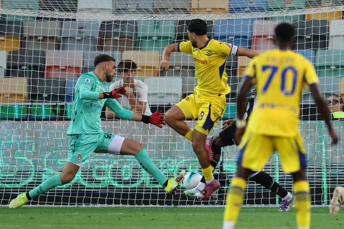 UDINE, ITALY - AUGUST 25: Suat Serdar of Verona scores a goal during the Serie A match between Udinese Calcio and Hellas Verona FC at Stadio Friuli on August 25, 2025 in Udine, Italy. (Photo by Timothy Rogers/Getty Images)