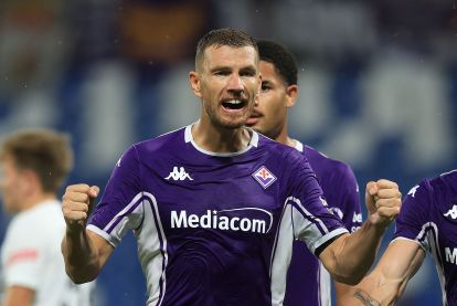 REGGIO NELL'EMILIA, ITALY - AUGUST 28: Edin Dzeko of ACF Fiorentina celebrates after scoring a goal during the UEFA Europa Conference League 2025/2026 Play-Off 1st leg match between ACF Fiorentina and FC Polissya Zhytomyr at Mapei Stadium - Citta' del Tricolore on August 28, 2025 in Reggio nell'Emilia, Italy. (Photo by Gabriele Maltinti/Getty Images)