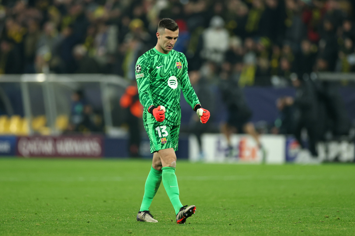 DORTMUND, DUITSLAND - 11 DECEMBER: Inaki Pena van FC Barcelona viert tijdens de wedstrijd van de UEFA Champions League 2024/25, fase MD6, tussen Borussia Dortmund en FC Barcelona in het BVB Stadion Dortmund op 11 december 2024 in Dortmund, Duitsland. (Foto door Lars Baron/Getty Images)