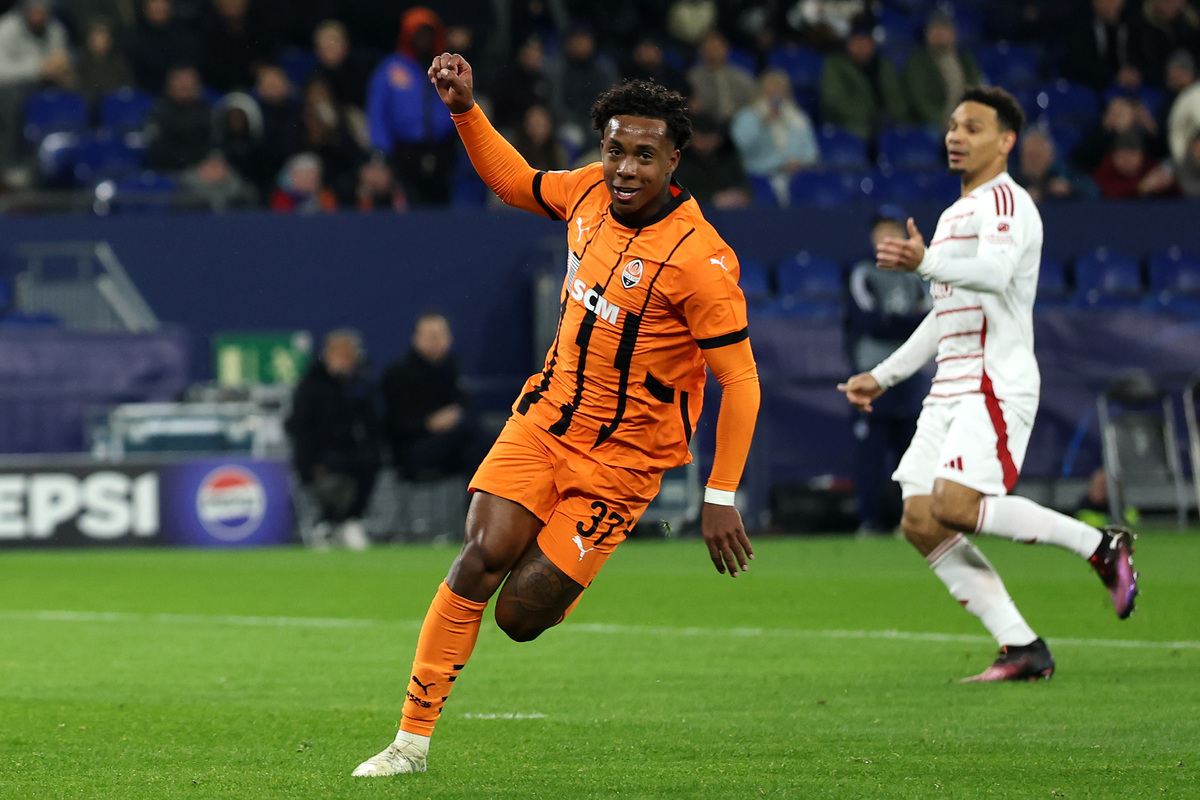 GELSENKIRCHEN, GERMANY - JANUARY 22: Kevin of Shakhtar Donetsk celebrates scoring his team's first goal during the UEFA Champions League 2024/25 League Phase MD7 match between FC Shakhtar Donetsk and Stade Brestois 29 at Arena AufSchalke on January 22, 2025 in Gelsenkirchen, Germany. (Photo by Lars Baron/Getty Images)