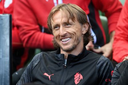DUBLIN, Irlandia - 09 Agustus: Luka Modric dari AC Milan melihat selama pertandingan persahabatan pra -musim antara Leeds United dan AC Milan di Stadion Aviva pada 09 Agustus 2025 di Dublin, Irlandia. (Foto oleh Charles McQuillan/Getty Images)