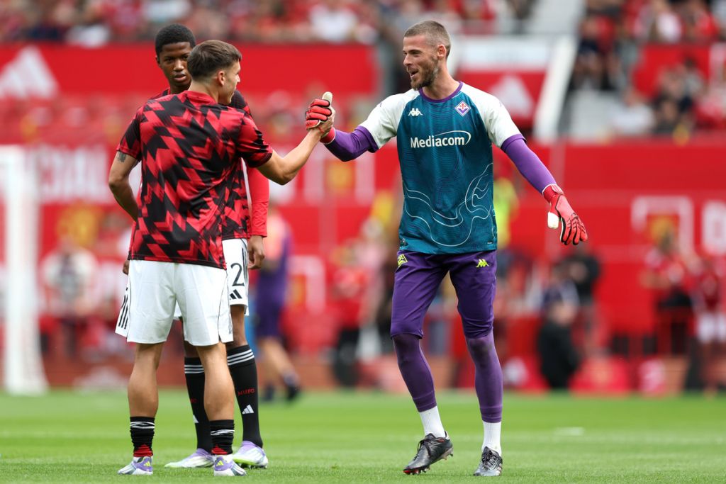 Could De Gea be coming back to Manchester Utd? Reports say Red Devils are plotting shock move to bring Spanish goalkeeper back to the club