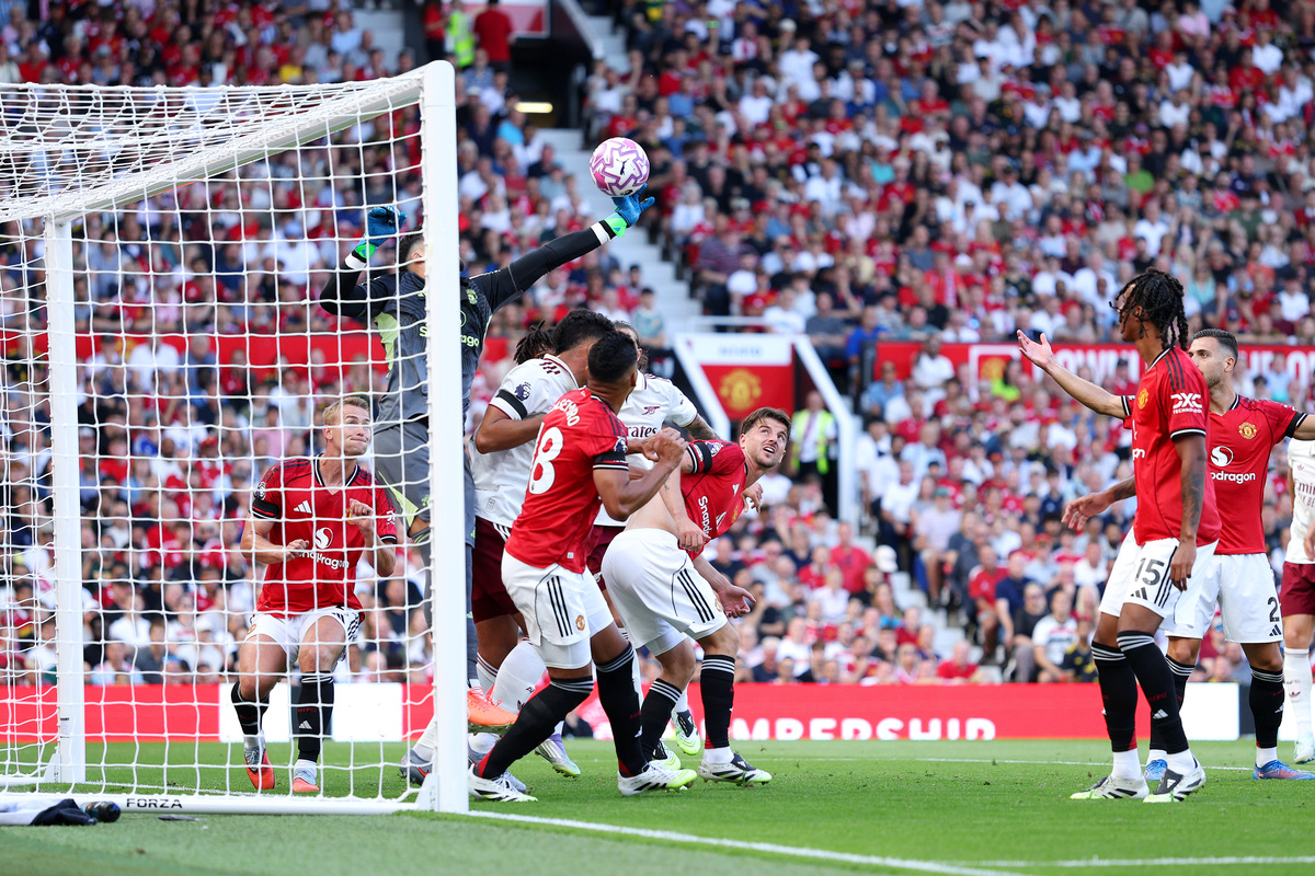MANCHESTER, ENGLAND - AUGUST 17: Altay Bayindir of Manchester United fails to save a header which leads to the first goal for Arsenal scored by Riccardo Calafiori of Arsenal during the Premier League match between Manchester United and Arsenal at Old Trafford on August 17, 2025 in Manchester, England. (Photo by Michael Regan/Getty Images)