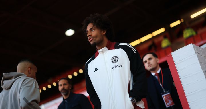 Roma eye Manchester United forward Zirkzee as Dovbyk injury forces January rethink