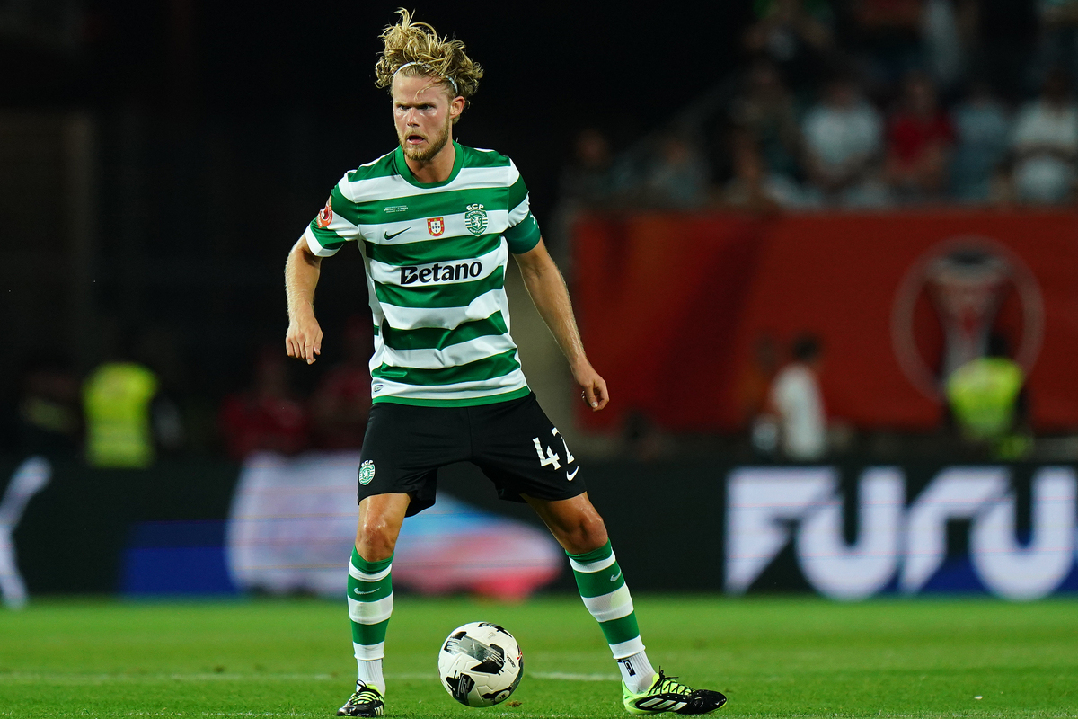 FARO, PORTUGAL - JULY 31: Morten Hjulmand of Sporting CP in action during the Portuguese Super Cup match between Sporting CP and SL Benfica at Estadio Algarve on July 31, 2025 in Faro, Portugal. (Photo by Gualter Fatia/Getty Images) (Juventus links)